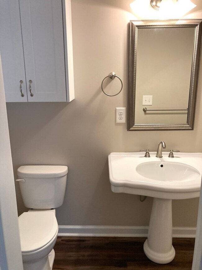 Building Photo - Charming 3 bed, 3 bath Home in Prime Augus...