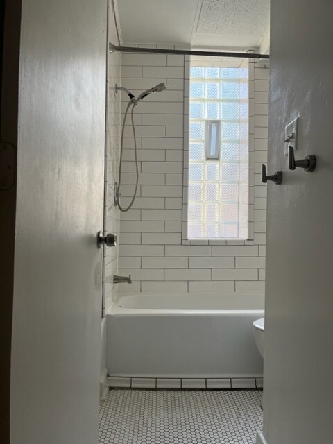 Bathroom - 1655 N Francisco Ave