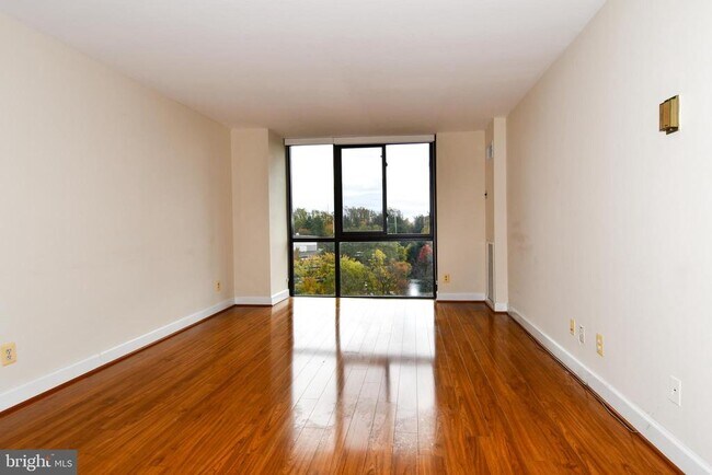 Building Photo - 4620 N Park Ave