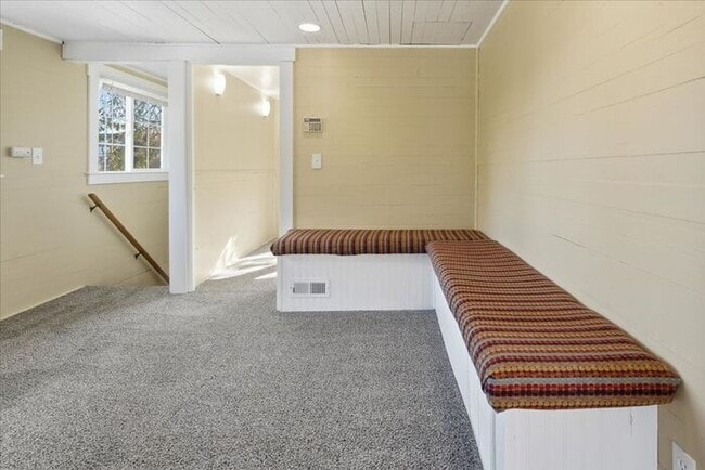 Building Photo - Charming Updated Home in SE Portland!