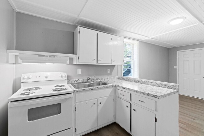 Building Photo - 427 Circle Dr