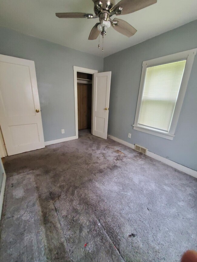 Building Photo - 1246 E Riverside Ave