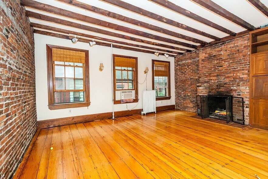 Building Photo - 29 Myrtle St