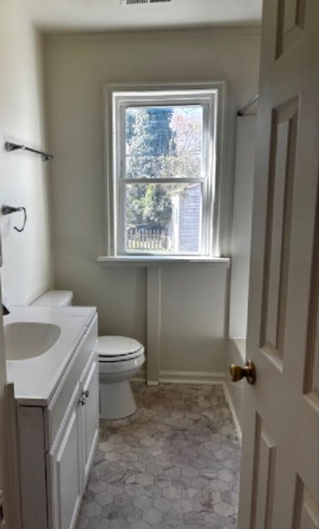 Building Photo - Price Reduced for March Move in