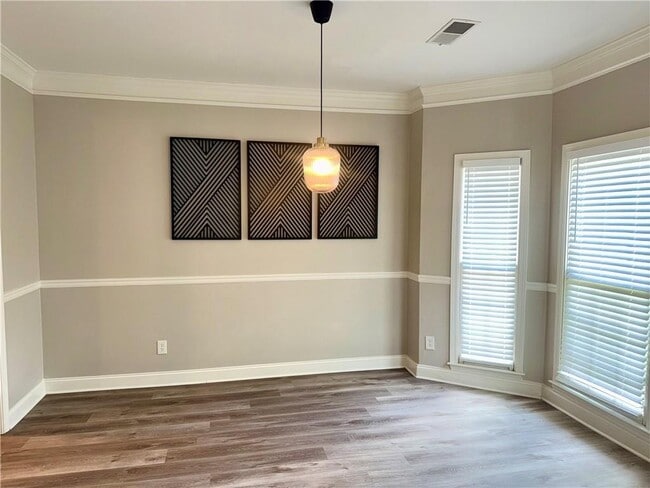 Building Photo - 2887 Montview Dr SW