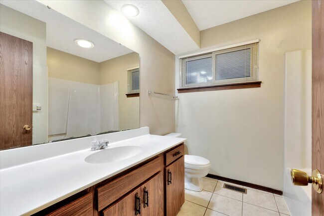 Building Photo - 2611 Rachel Rd