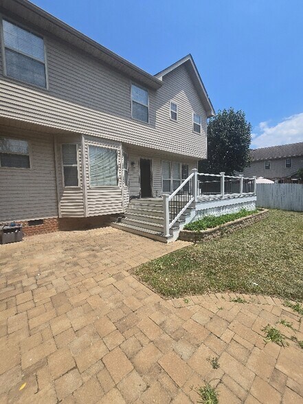 Building Photo - 503 Breslin Ave