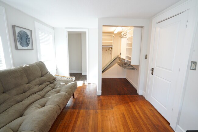 Building Photo - 1007 12th Ave N