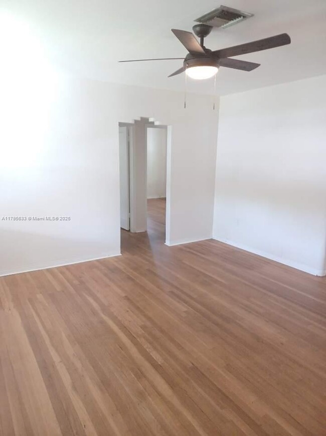 Building Photo - 3670 SW 20th St