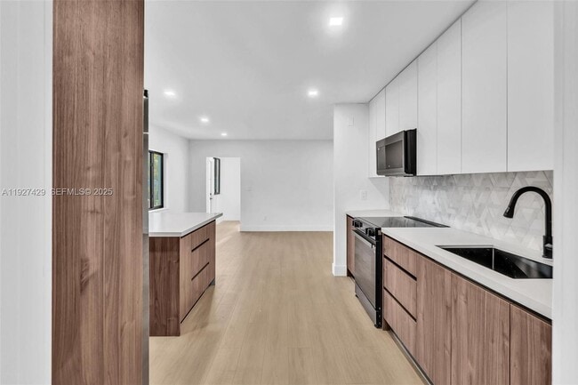 Building Photo - 1123 NE 1st Ave.