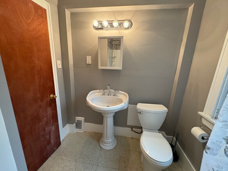 Bathroom - 3362 Sutton Rd