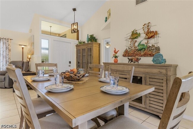 Building Photo - 1409 SW 1st Pl