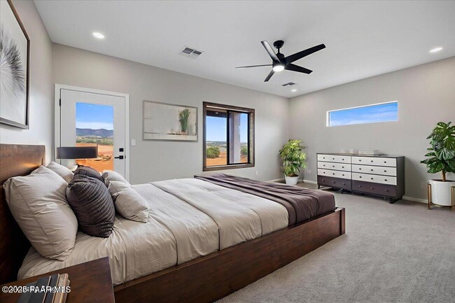 Building Photo - 320 S Hoss Rd