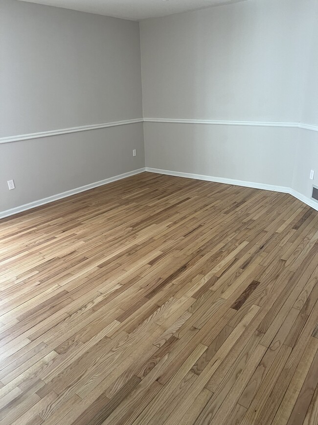 Building Photo - 161 N Gates Ave