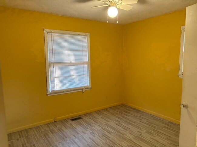 Building Photo - 125 Nelson Ave