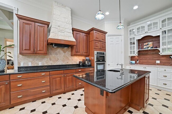 Building Photo - 500 Konstanty Cir