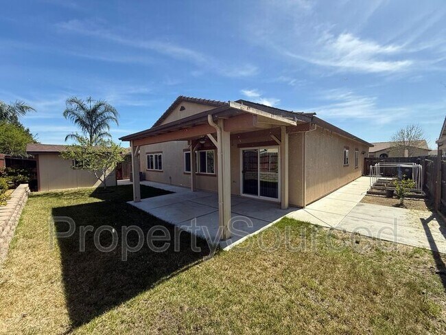 Building Photo - 437 Pendragon St