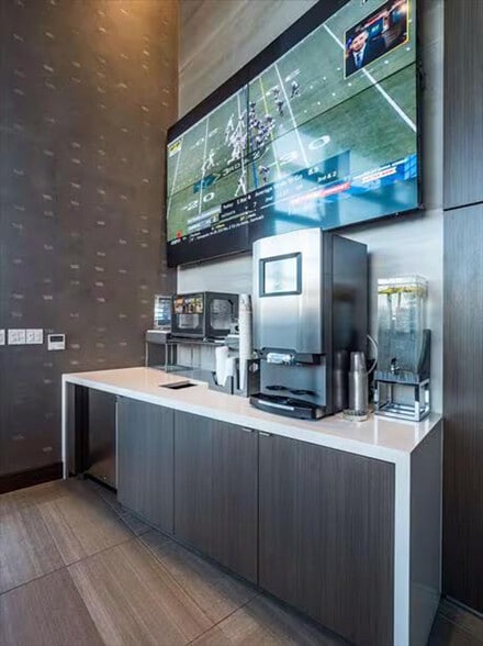 Building Photo - 400 Army Navy Dr