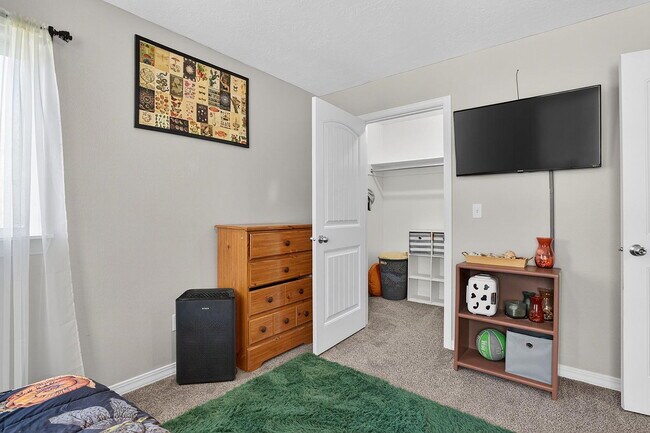 Building Photo - Single Family Home For Rent