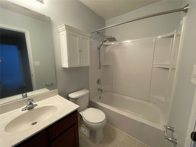 Building Photo - 634 Country Heights Dr