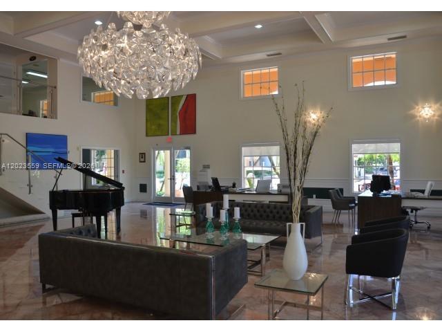 Building Photo - 9501 Fontainebleau Blvd