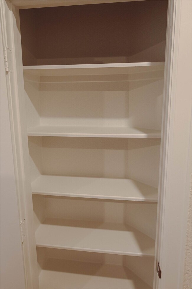 Building Photo - 3352 Vine Ter Trce