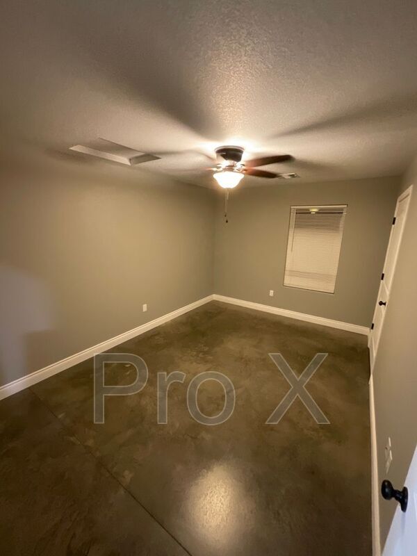 Building Photo - 207 S Byers Ave