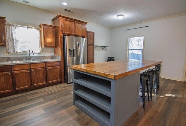 Building Photo - 1907 Westminster Dr