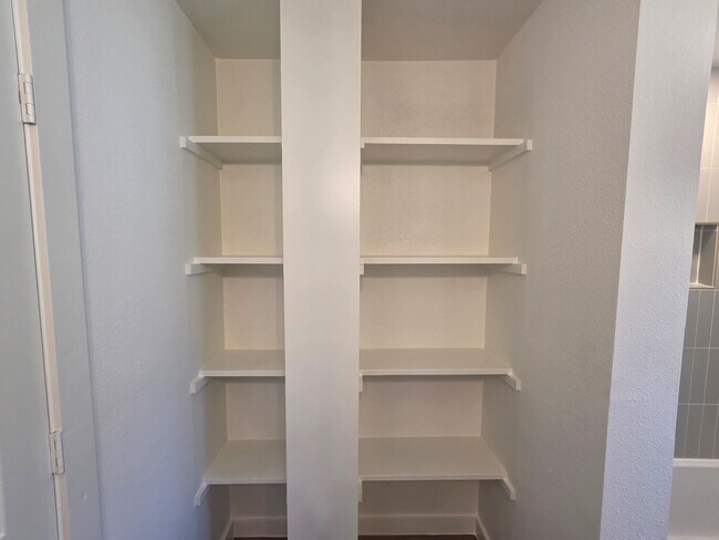 Building Photo - 803 Coleman St