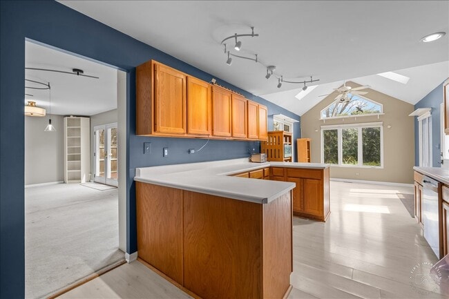 Building Photo - 1120 N Brainard St