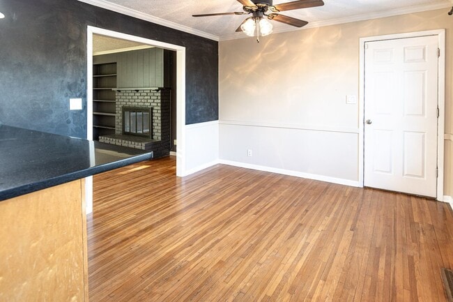 Building Photo - 3-Bed Midtown Home, Large Fenced Yard With Pool