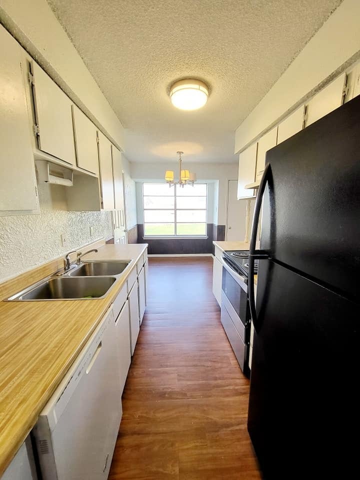 Building Photo - 4016 Eastridge Dr