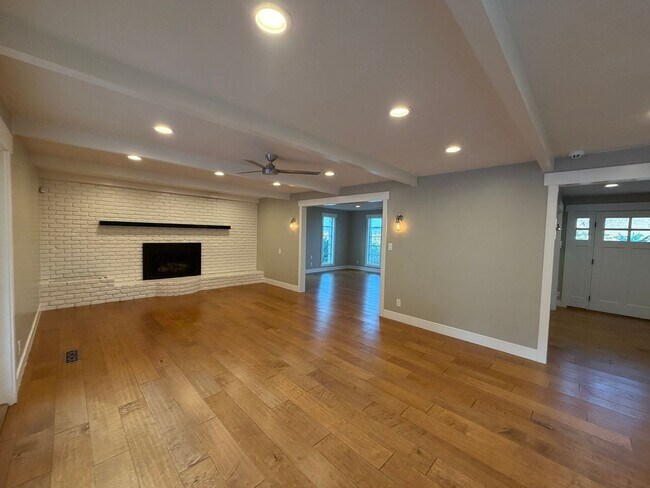 Building Photo - SPACIOUS PROPERTY DOWNTOWN FOR RENT!