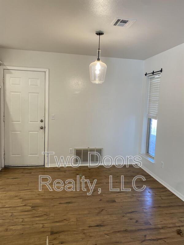 Building Photo - 304 Linda Ln