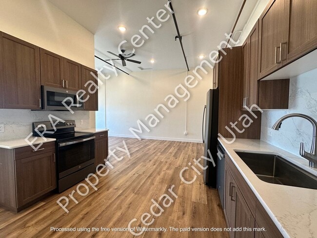 Building Photo - 2 bed / 1 bath Condo Living North End of Town - Newly Remodeled!