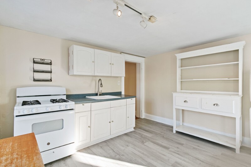 Building Photo - 2916 Guilford Ave