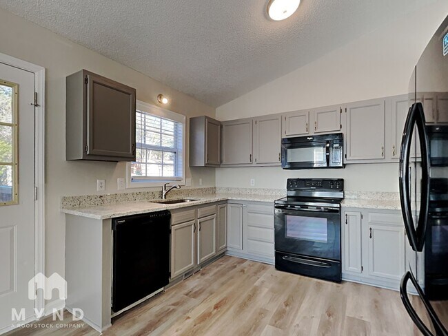 Building Photo - 832 St Andrews Pl