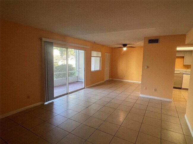 Building Photo - 549 Fairways Dr