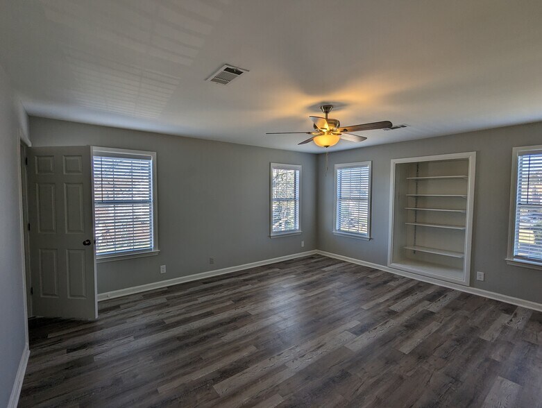 Building Photo - 4713 Derbyshire Dr