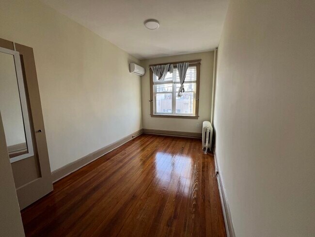 Building Photo - 598 67th St