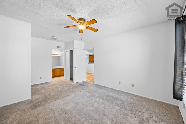 Building Photo - 2Bed/2Bath Condo at Thunderbird Rd/59th Ave! Ready for Immediate Move-In!