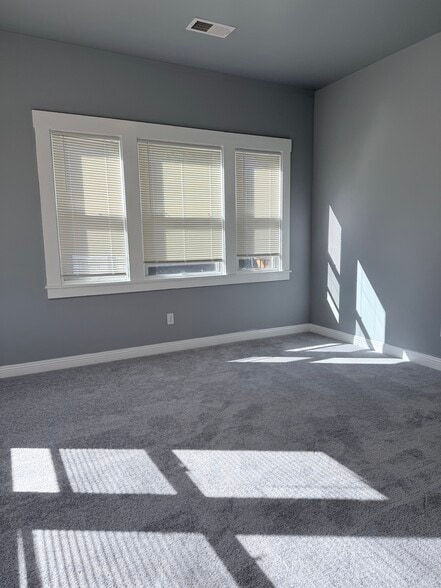 Building Photo - 1813 Saint Charles St