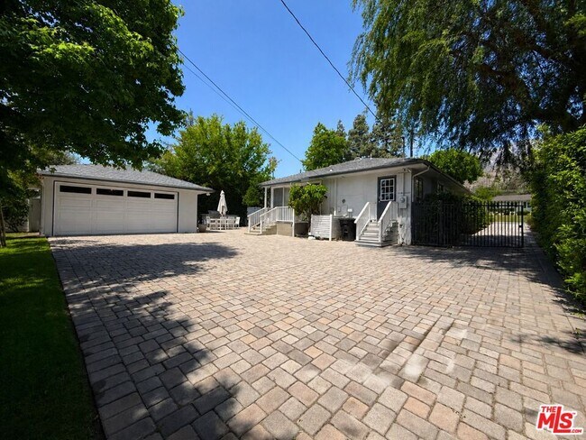 Building Photo - 1796 E Mendocino St