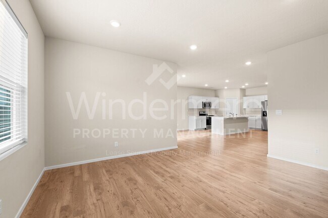 Building Photo - Welcome to this stunning 4-bedroom, 2-bathroom home located in the heart of Spokane, WA.