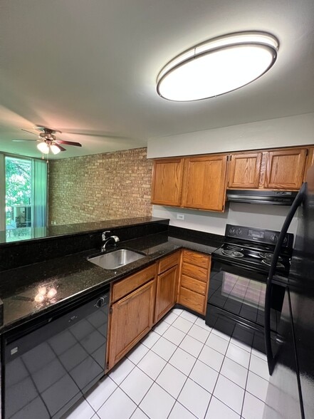 Building Photo - 5750 Abbey Dr