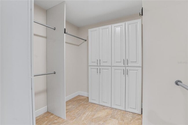 Building Photo - 6766 Edgeworth Dr