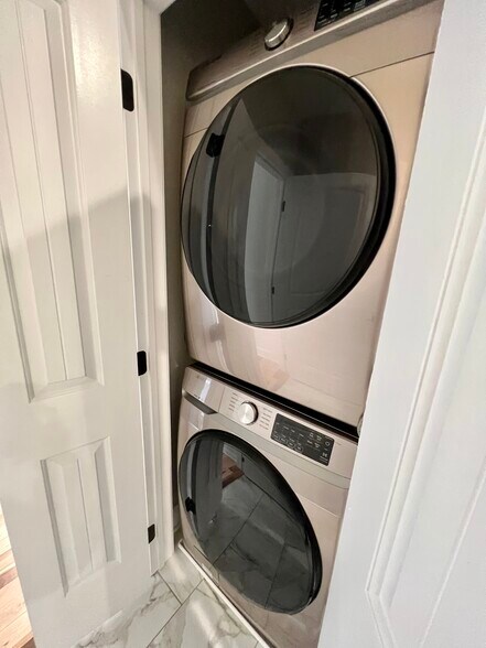 Building Photo - 409 Lackawanna Ave