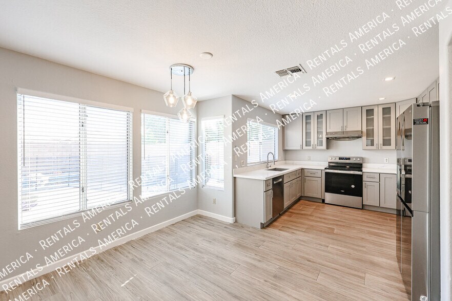 Building Photo - 6784 W Louise Dr