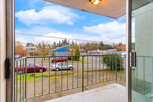 Building Photo - Spacious 1 Bedroom Apartment w/ Parking in Briercrest