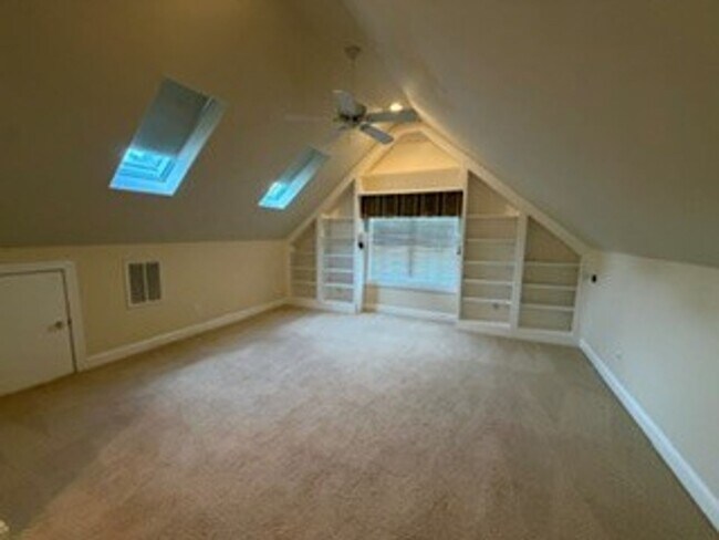 Building Photo - 1150 Groppo Cove